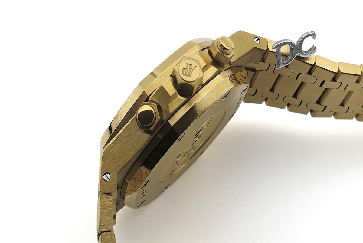 Royal Oak Self-Winding Chronograph White Dial in Yellow Gold - Image 9