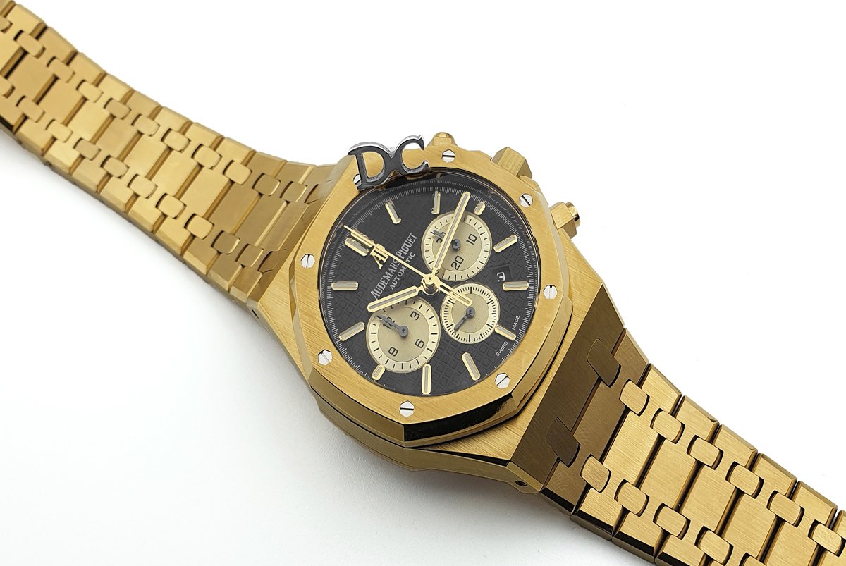 Royal Oak Self-Winding Chronograph Black/Gold Dial in Yellow Gold - Image 2