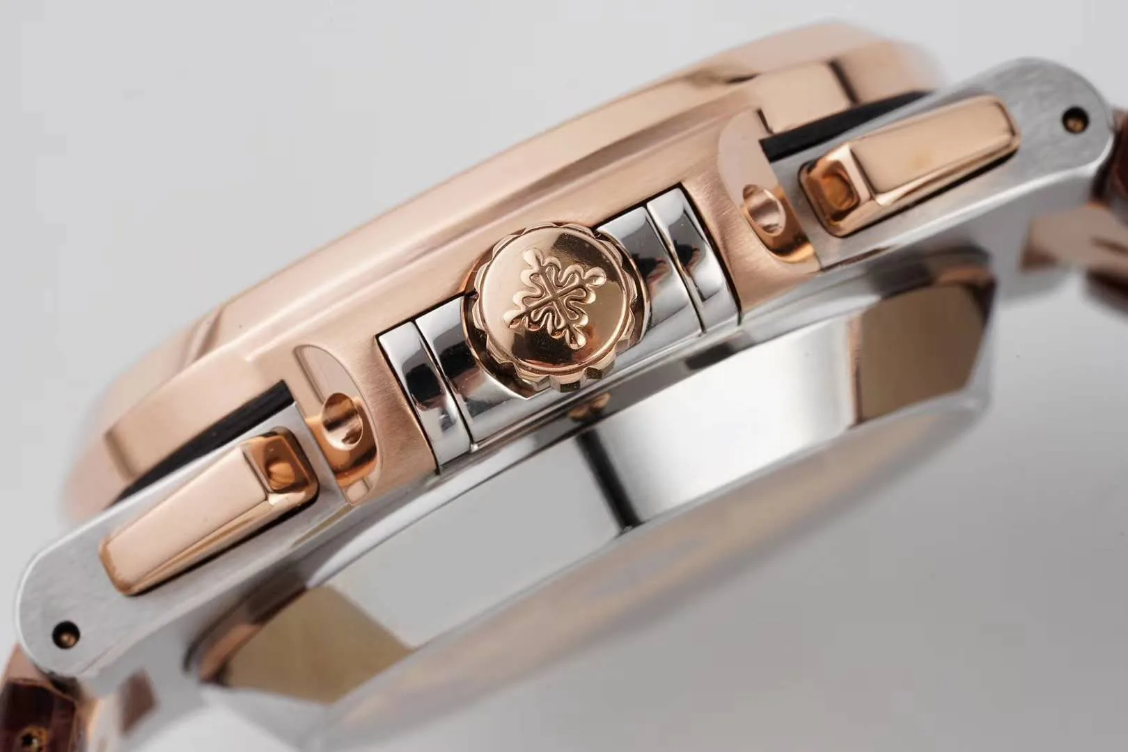 Nautilus Chronograph 5980/1AR en acier et or rose sur bracelet en cuir marron – Image 8