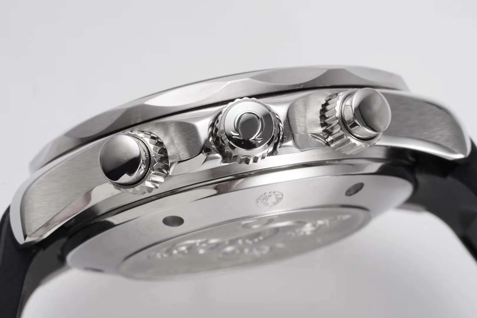 Seamaster Diver 300m Chronograph schwarzes Zifferblatt am Kautschukarmband – Bild 8