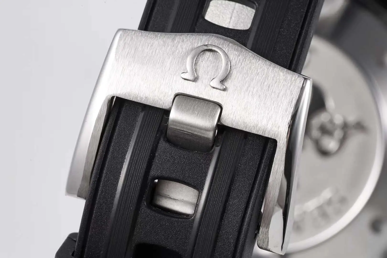 Seamaster Diver 300m Chronograph schwarzes Zifferblatt am Kautschukarmband – Bild 6