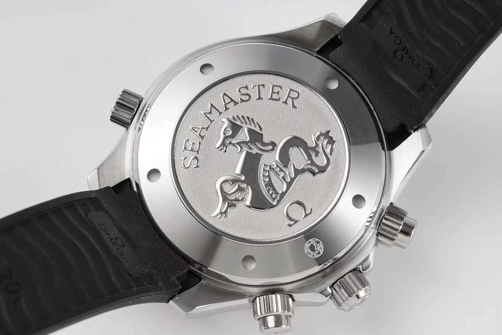 Seamaster Diver 300m Chronograph schwarzes Zifferblatt am Kautschukarmband – Bild 7