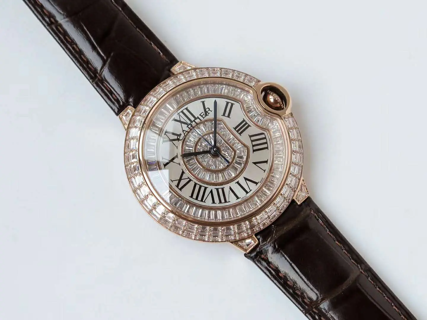 Ballon Bleu de Cartier 42mm weißes Zifferblatt mit Diamanten in Roségold – Bild 3