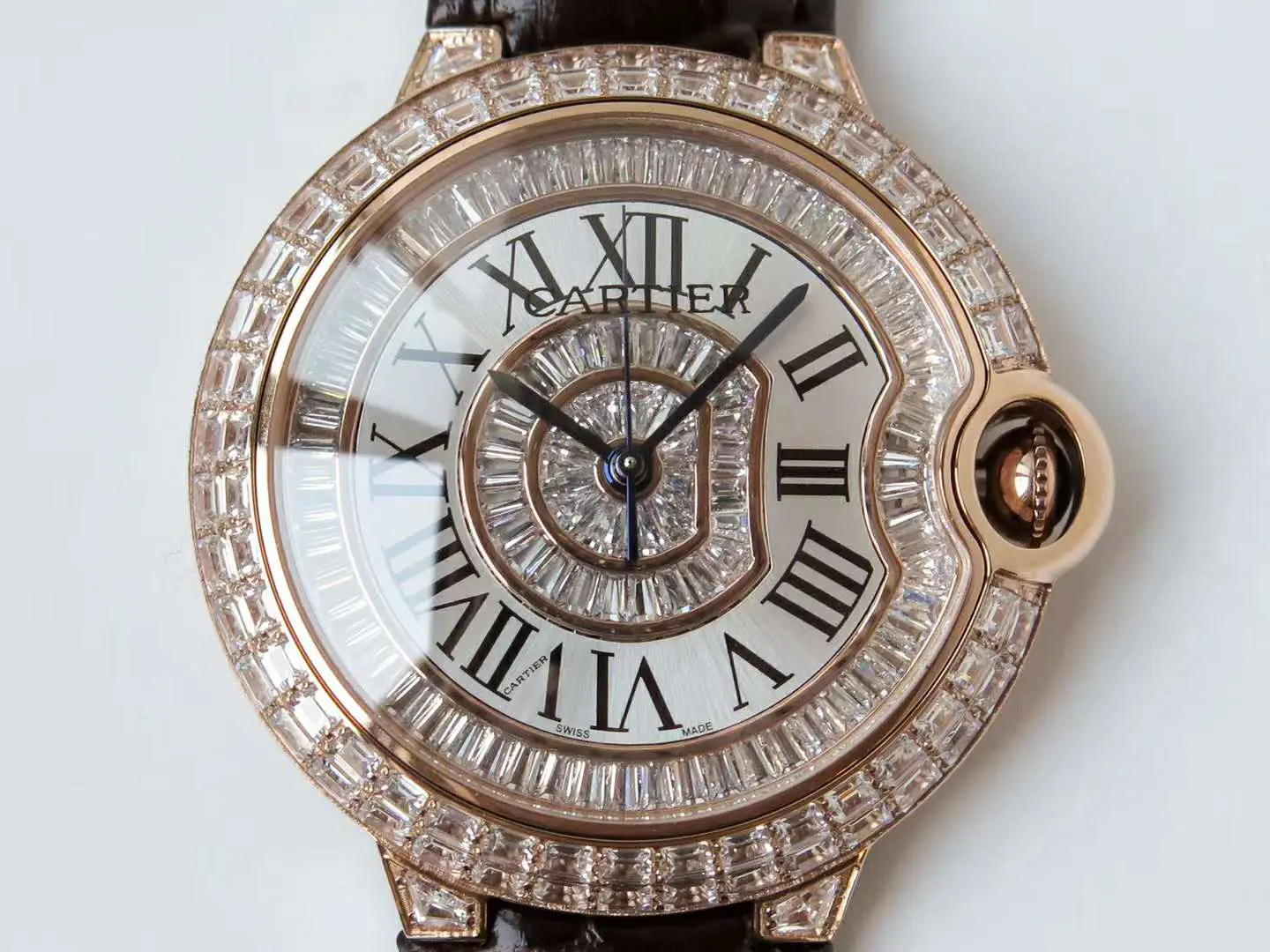 Ballon Bleu de Cartier 42mm weißes Zifferblatt mit Diamanten in Roségold – Bild 4