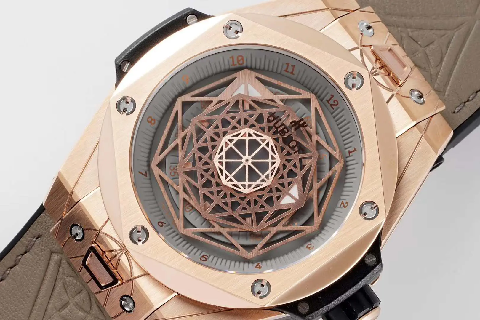 Big Bang Unico Sang Bleu en or rose sur bracelet en cuir marron – Image 5