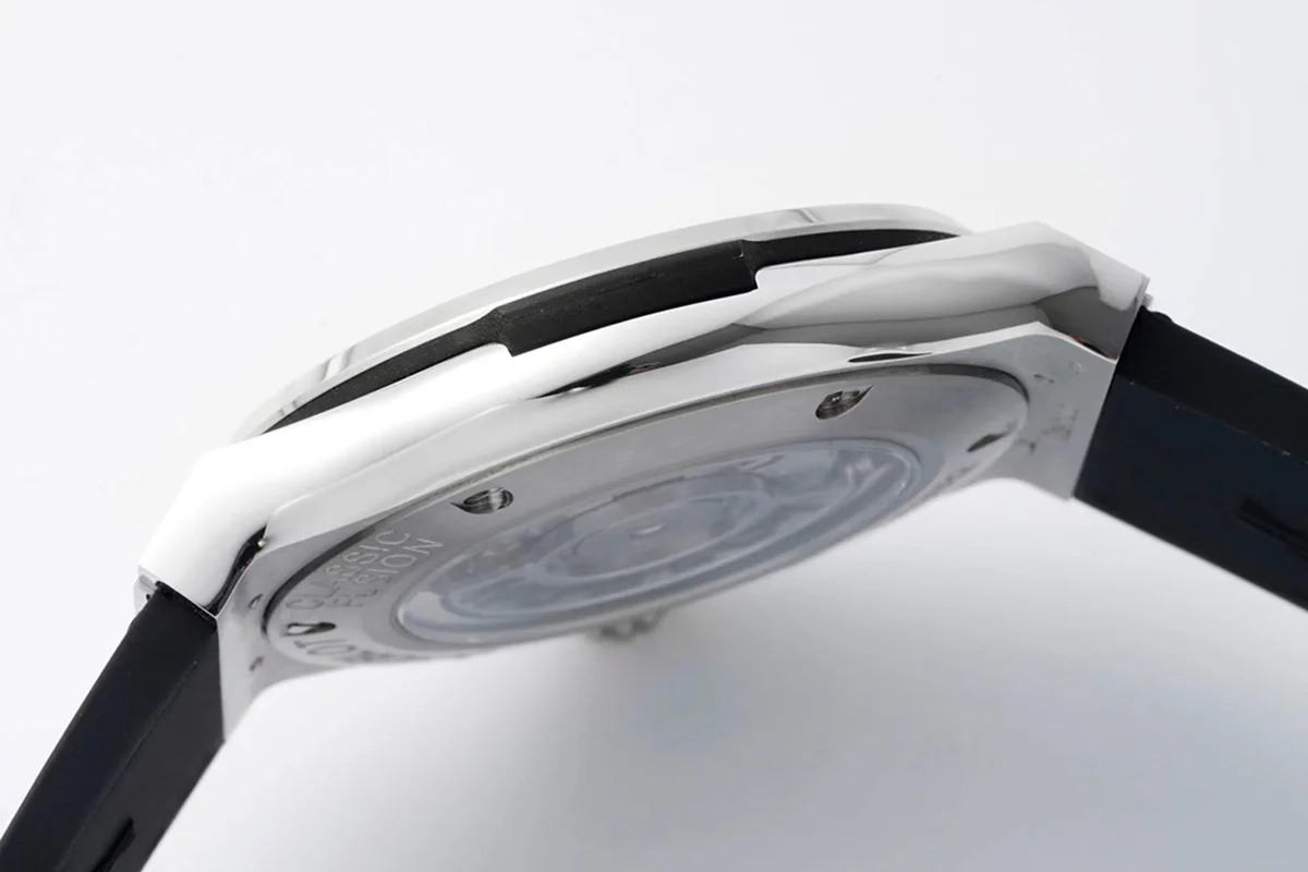 Classic Fusion Automatic 42mm White Dial on Rubber Strap