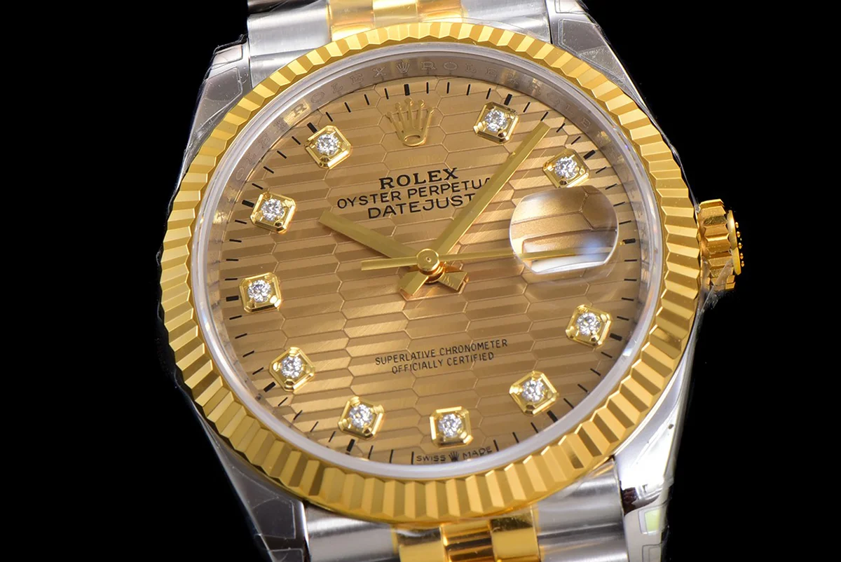 Datejust 36 126233 Golden Motif Dial with Stick Marker in Steel/Yellow Gold in Jubilee