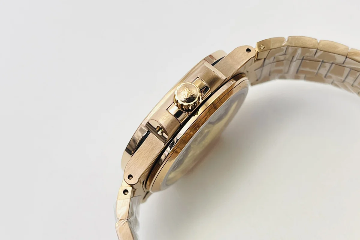 Nautilus 7118 White Dial with Diamond Markers