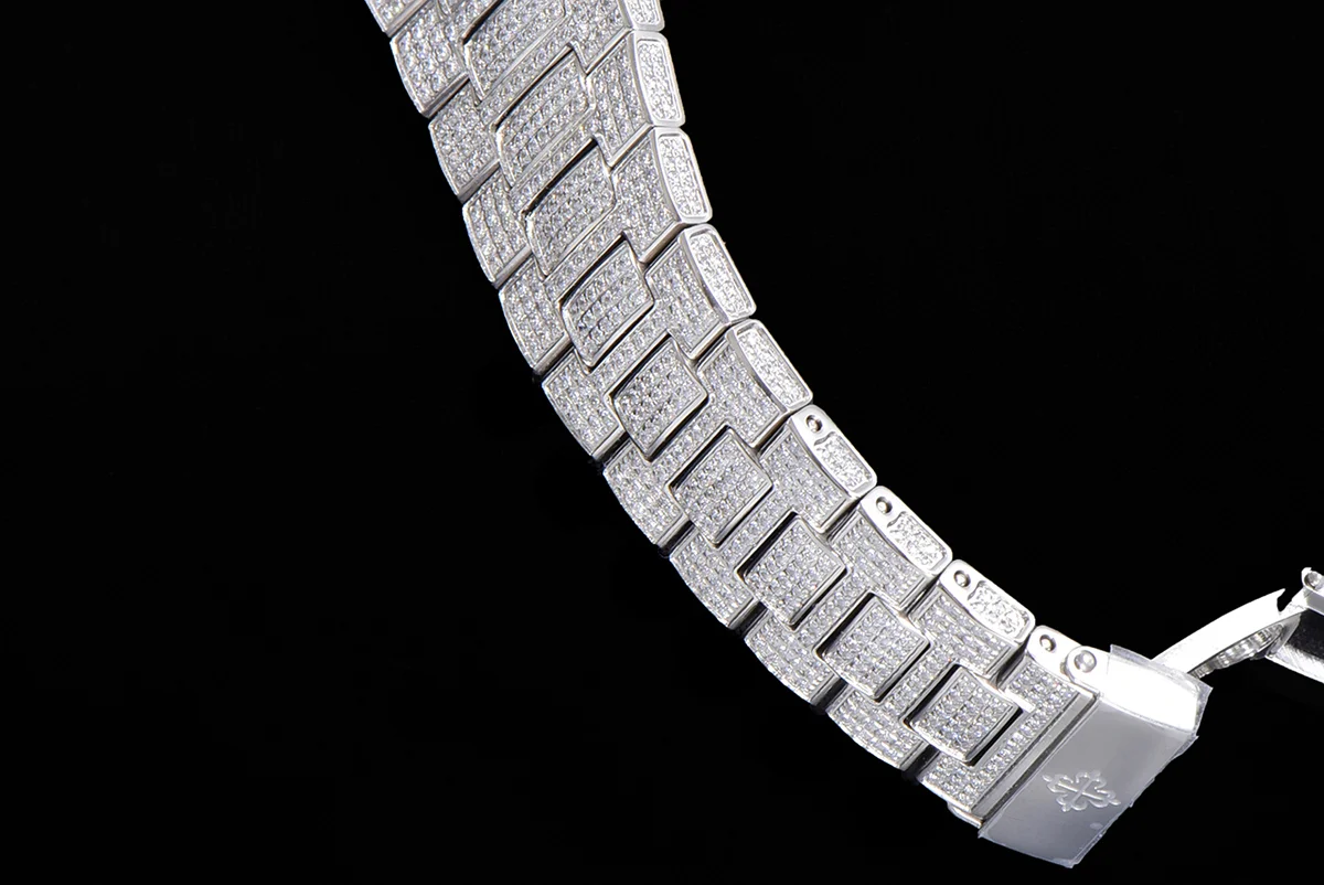 Nautilus Jumbo 5711 Green Dial with Diamond Bezel in Paved Diamonds