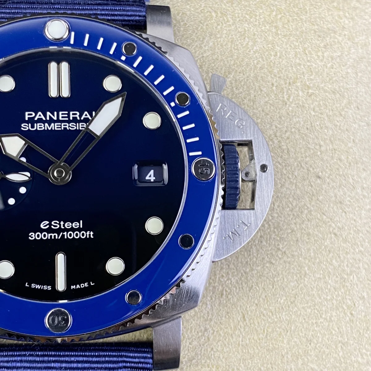 PAM1289 Submersible QuarantaQuattro Esteel™ Blue Profondo 44mm